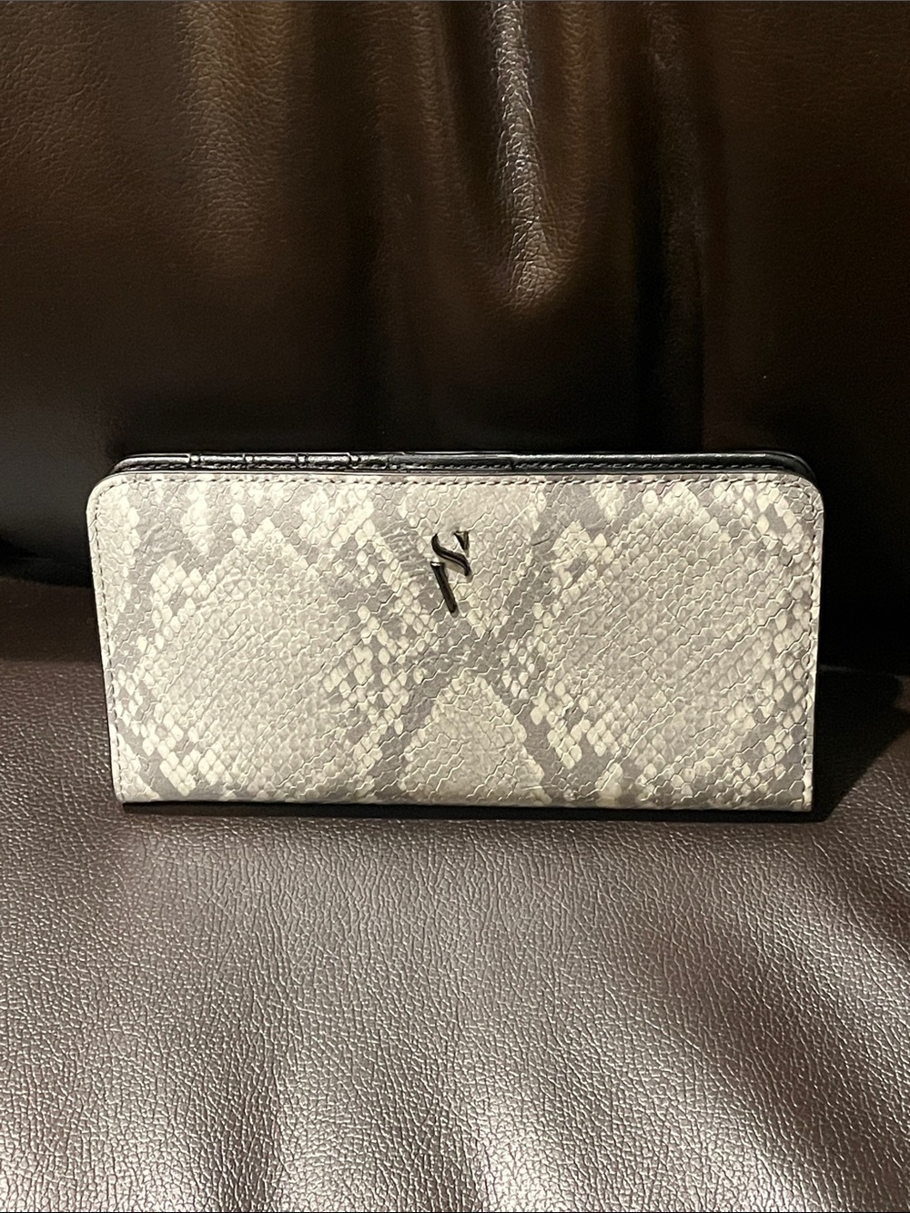 Simply Vera Vera Wang Vivian RFID Snap Wallet โ Gray Snakeskin Patternโ NWOT